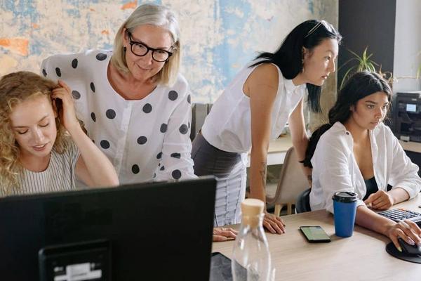 Invoice finance: 5 types of businesses that commonly use it. Article by Attain Loans Altona